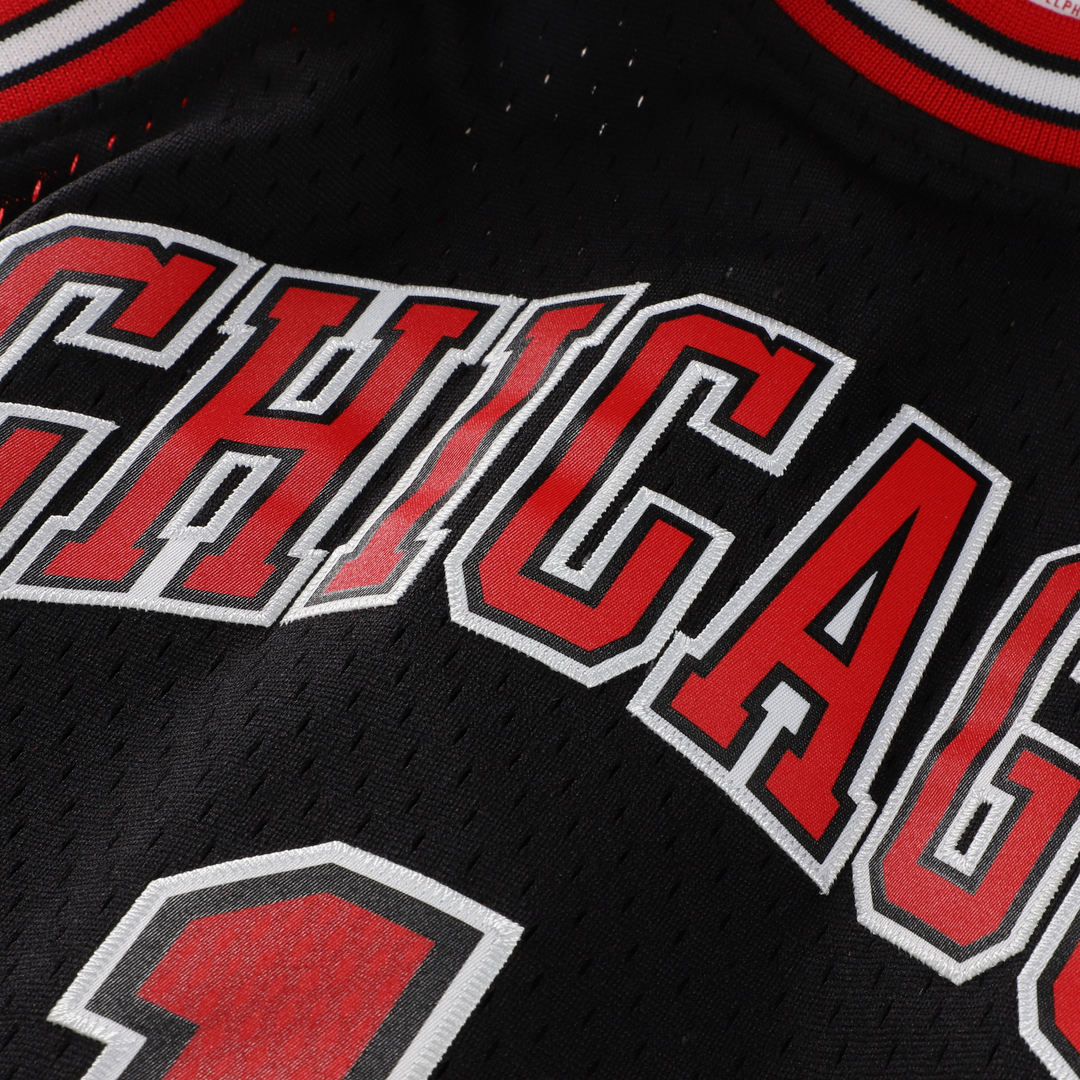 Derrick Rose Chicago Bulls Mitchell & Ness Youth 2010/ 11 Hardwood Classics Swingman Jersey - Black | NBA Fan Gear