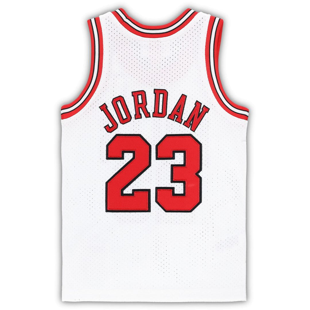 Michael Jordan Chicago Bulls Mitchell & Ness Toddler 1997/ 98 Hardwood Classics Authentic Jersey - White | NBA Fan Gear