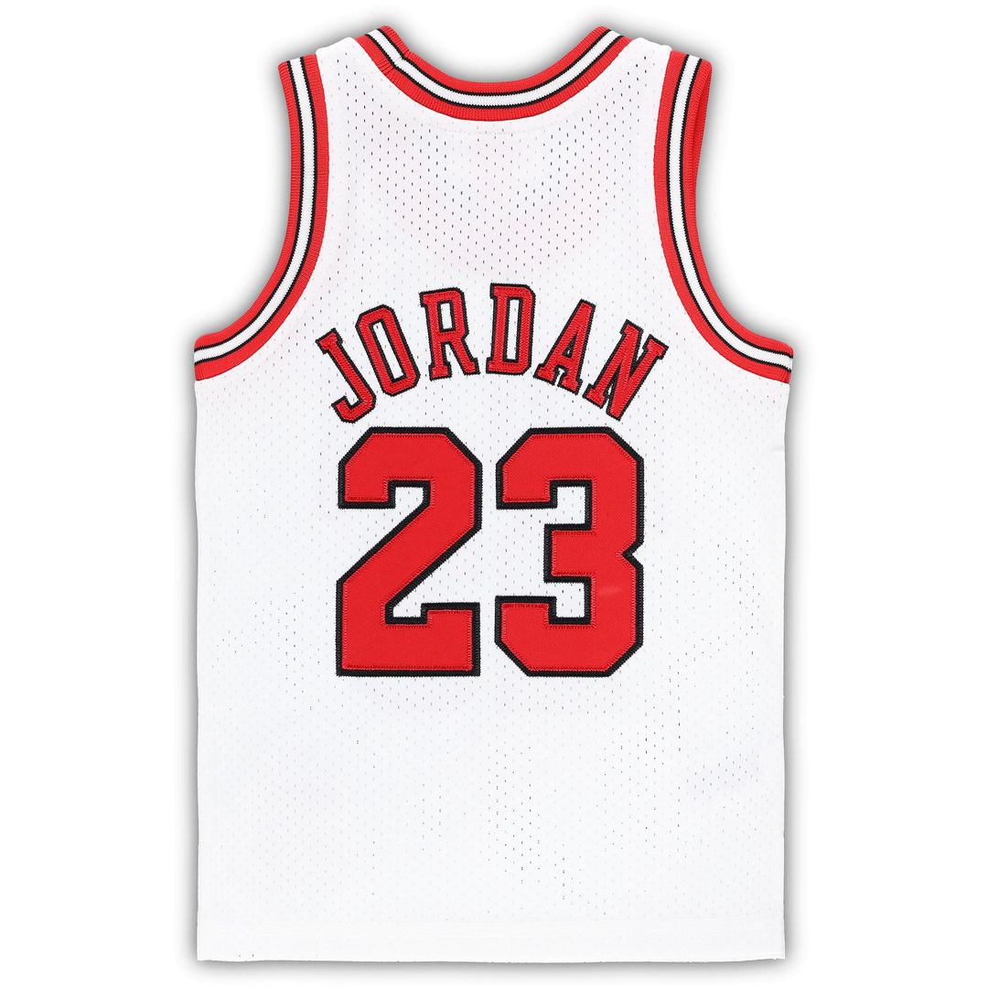 Michael Jordan Chicago Bulls Mitchell & Ness Toddler 1997/ 98 Hardwood Classics Authentic Jersey - White | NBA Fan Gear