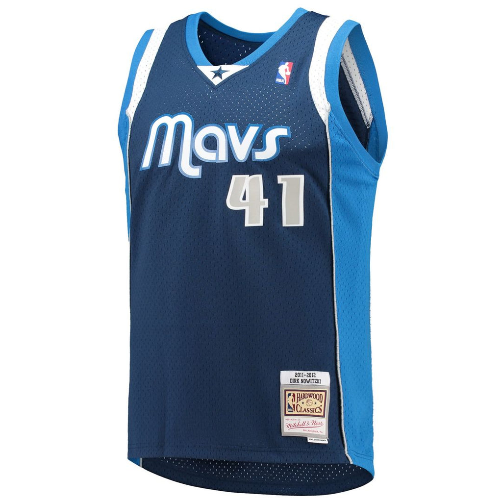 Dirk Nowitzki Dallas Mavericks Mitchell & Ness 1998/ 99 Hardwood Classics Swingman Jersey - Blue | NBA Fan Gear