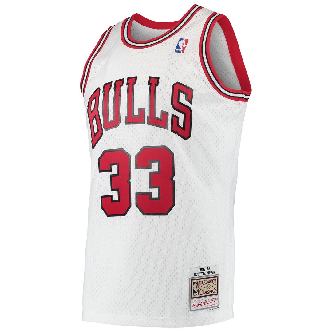 Scottie Pippen Chicago Bulls Mitchell & Ness 1997/ 98 Hardwood Classics Swingman Jersey - Black | NBA Fan Gear