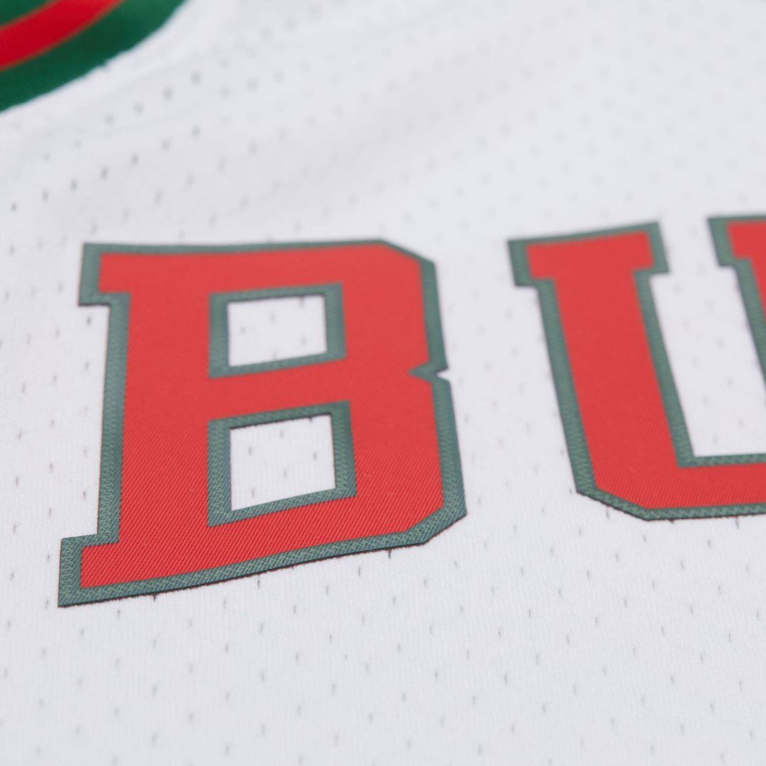 Oscar Robertson Milwaukee Bucks Mitchell & Ness 1971/ 72 Hardwood Classics Swingman Jersey - Green | NBA Fan Gear